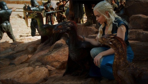 《权力的游戏》第三季剧照之龙母与龙