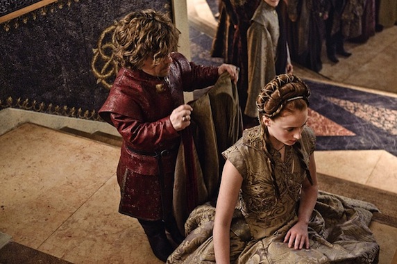 《权力的游戏》第三季剧照之小恶魔与珊莎成亲