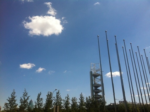 北京蓝天 - 玲珑塔