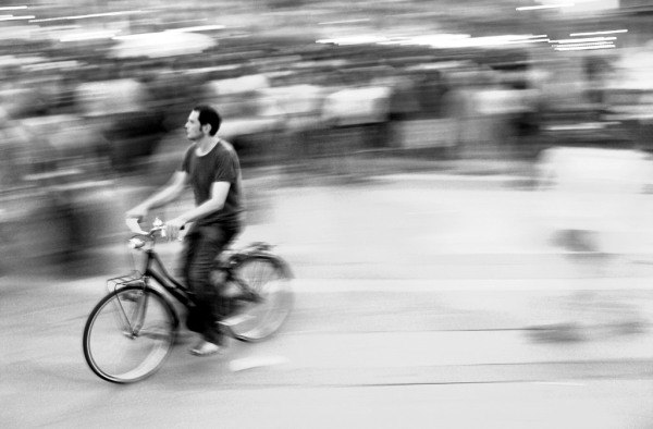 many-people-take-pictures-15